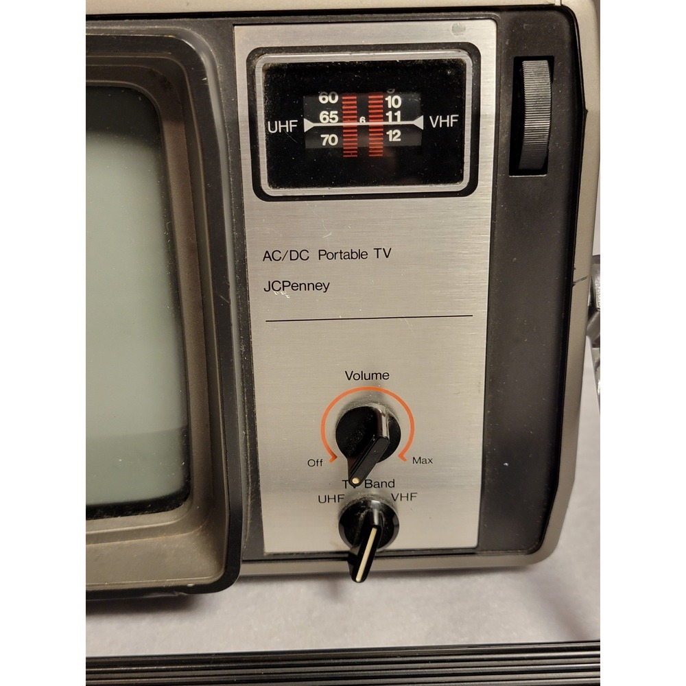 Vintage 1983 Portable TV Radio JC Penney 685-1036A CRT Made In Taiwan - Picture 2 of 4